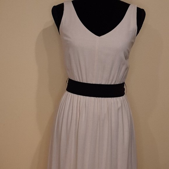 Lovestitch Linen Blend Dress - Picture 3 of 14